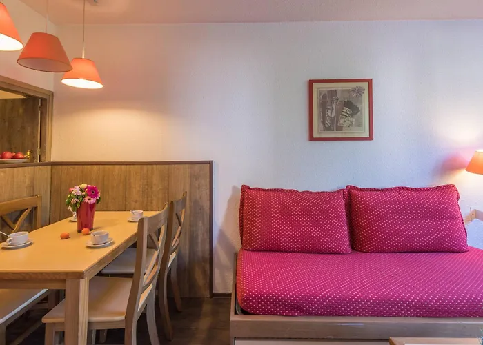 Apartment Avec Acces Aux Domaines Skiables Et Parking - Fr-1-517-13