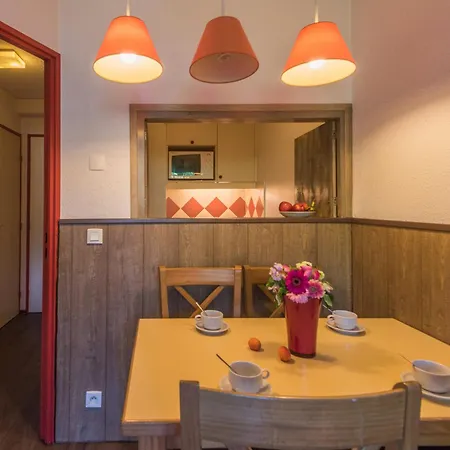 Apartment Avec Acces Aux Domaines Skiables Et Parking - Fr-1-517-13