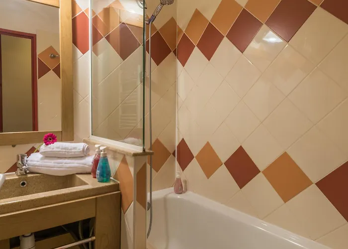 Avec Acces Aux Domaines Skiables Et Parking - Fr-1-517-13 Apartment *