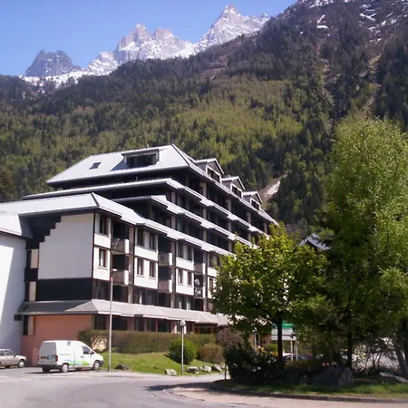 2 Pieces Avec Parking Pres Gare Routiere Et Remonte-pentes, Chamonix-mont-blanc - Fr-1-517-13 Apartment