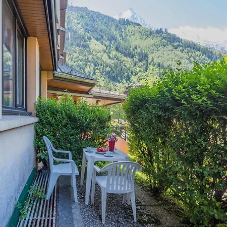 2 Pieces Avec Parking Pres Gare Routiere Et Remonte-pentes, Chamonix-mont-blanc - Fr-1-517-13 Apartment